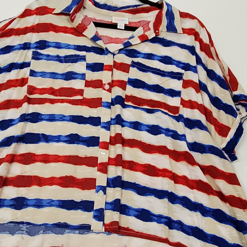 Large Lularoe Amy box tee